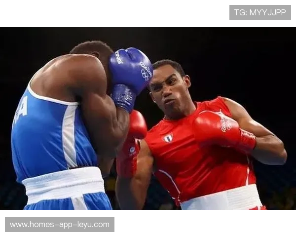 拳击擂台意外友好场面引发观众感慨